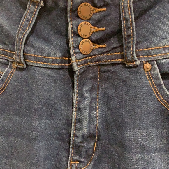 Cute Three Button Wax Jeans - Picture 3 of 11